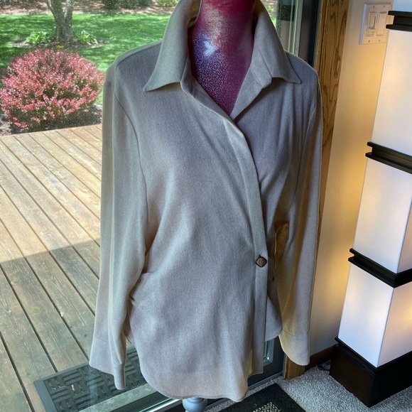 Ruched shirt - Picture 2 of 9